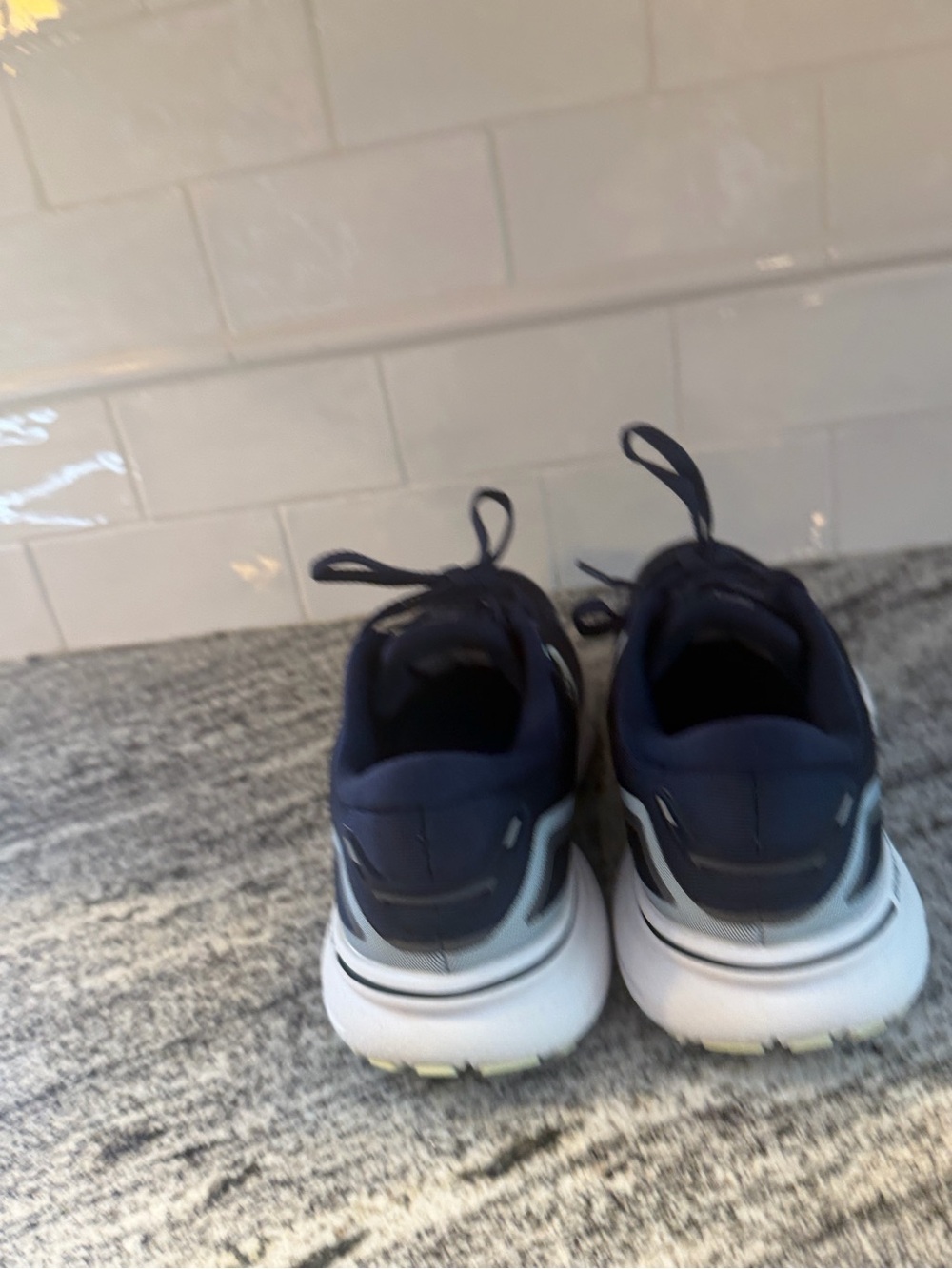 Women’s Brooks Ghost 15 Size 7.5 - Picture 4 of 10
